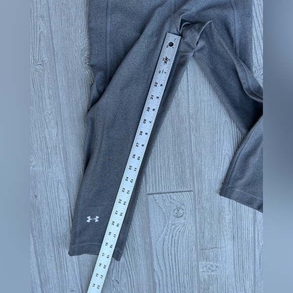 Under Armour Compression HeatGear Gray Capri Leggings Size Small - Picture 7 of 7